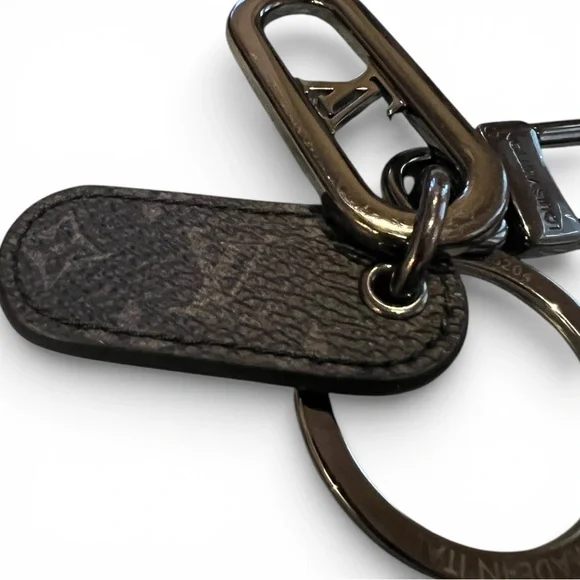 Louis Vuitton Men’s Monogram Eclipse Key Holder - Picture 7 of 7